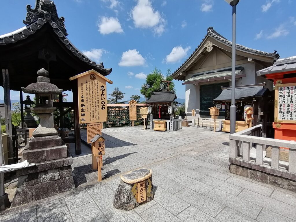 地主神社