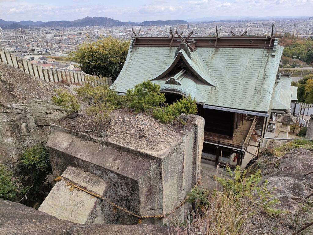 石の宝殿