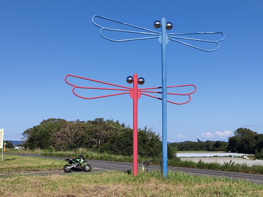 トンボのモニュメント