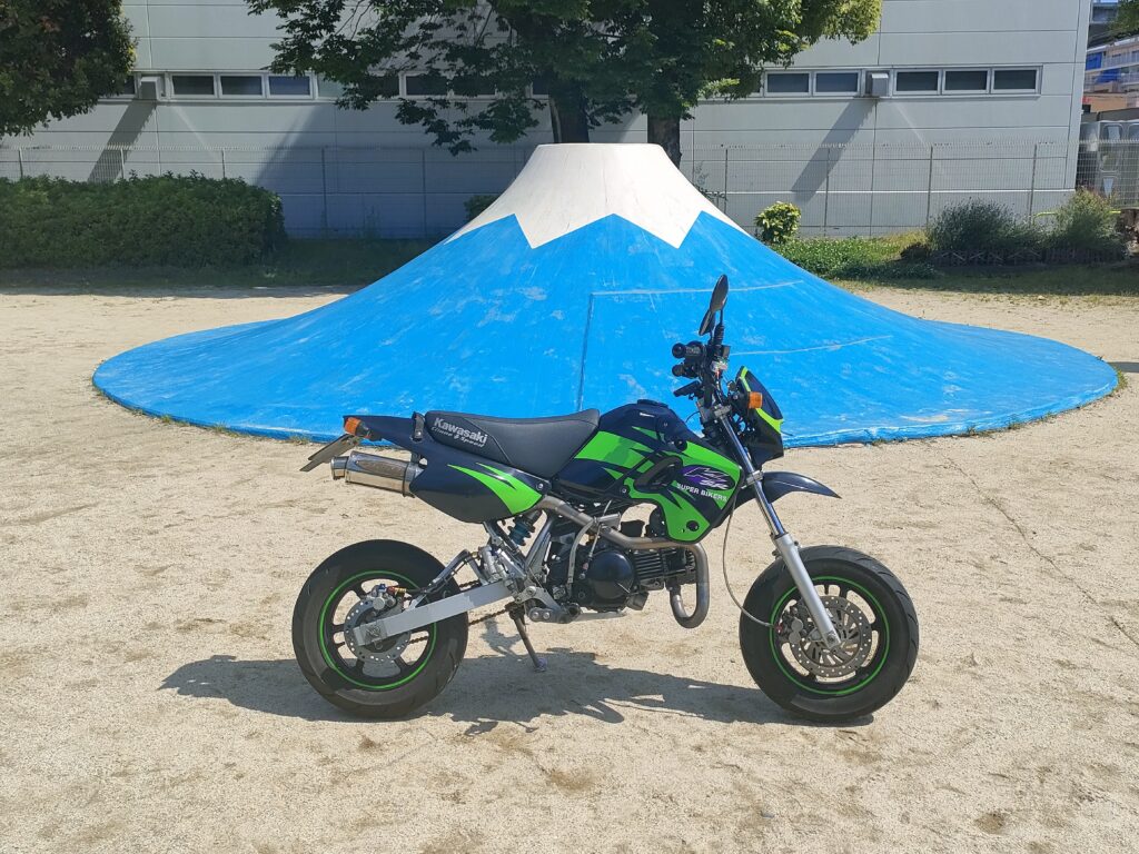 富士山滑り台（青）