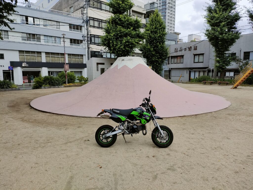 富士山滑り台（赤）