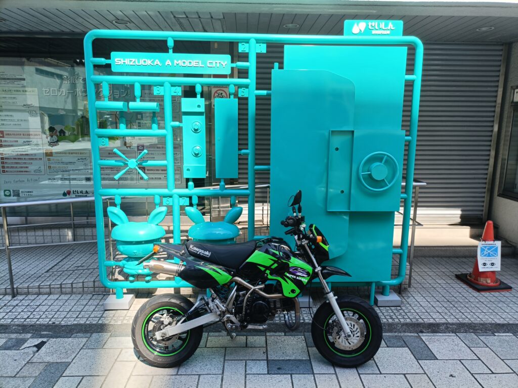 プラモニュメント