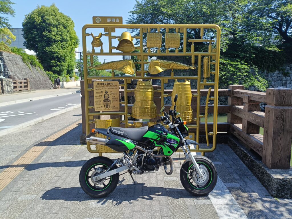 プラモニュメント