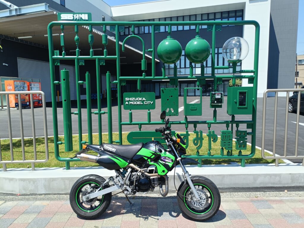 プラモニュメント