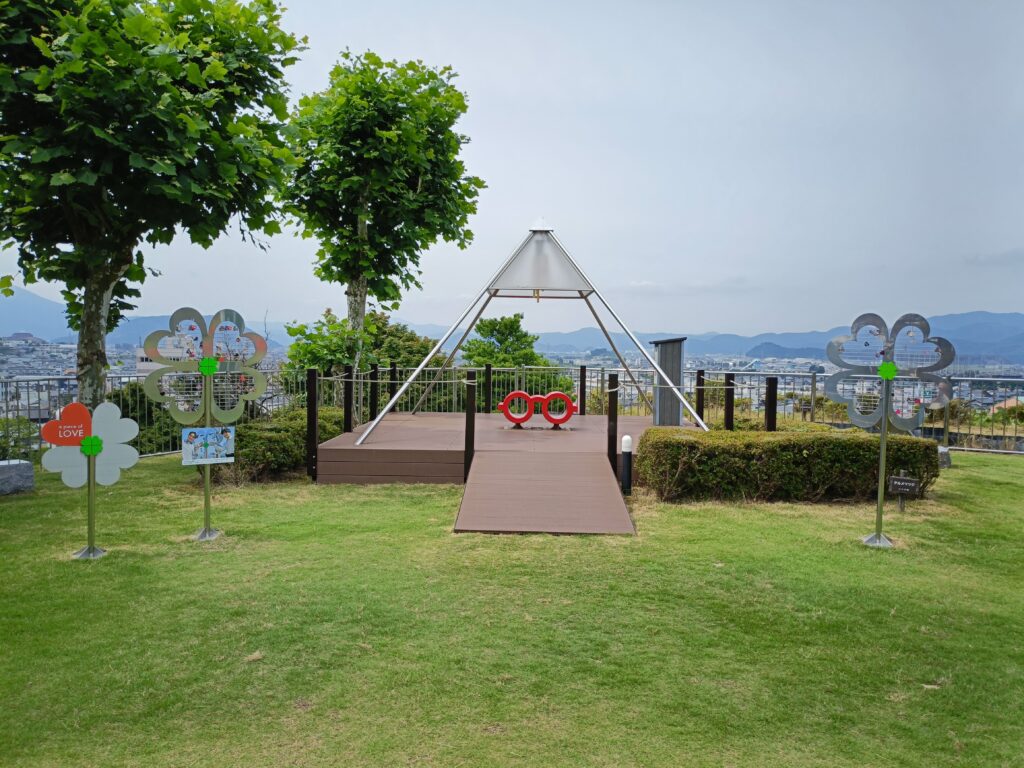 結びの広場