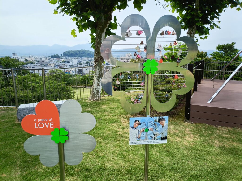 結びの広場