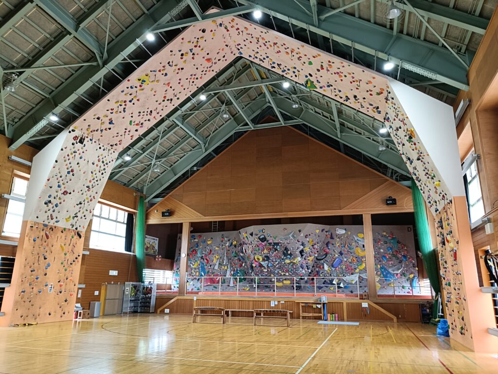 池田町クライミングウォール