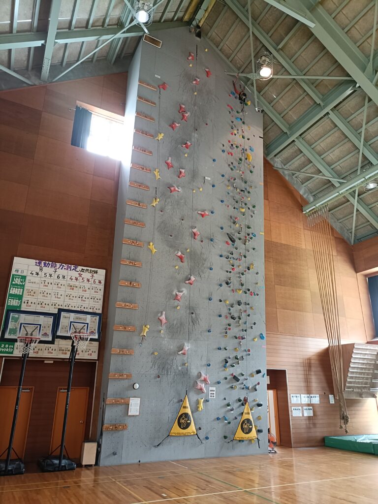 池田町クライミングウォール